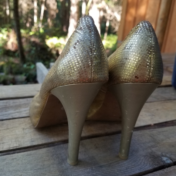 Size 9.5 Charlotte Russe Gold Metallic High Heels Pump Shoes Round Toe Ladies - Picture 10 of 12